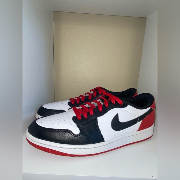 Air Jordan 1 Low - Picture 2 of 8